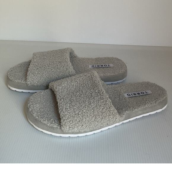 Torrid Cozy Extra wide width Gray Fuzzy Slide Sandals Slippers Women’s  WW 8 - Picture 1 of 6